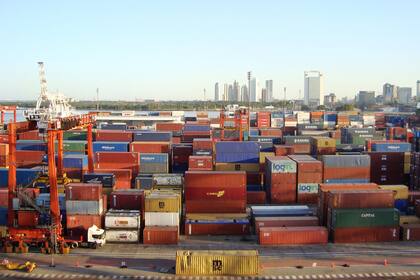 Se reduce el tiempo del trámite que permite importar productos, sin aranceles ni tributos, para agregarles valor en el país y luego exportarlos