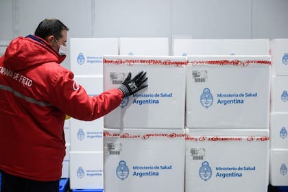 El mes pasado, la Argentina devolvió poco más de 1,3 millones de dosis provenientes de la planta productora objetada por la OMS