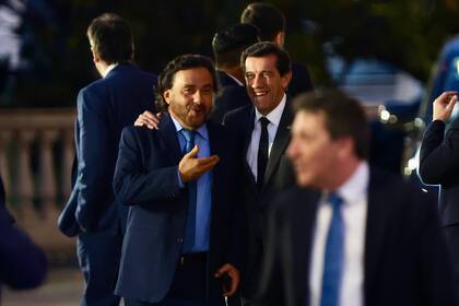 Se retiran los gobernadores Gustavo Sáenz y Carlos Sadir, tras la reunión en la Casa Rosada