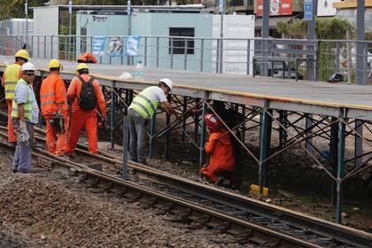 Se rompió un andén provisorio en la estación de tren Boulogne del Belgrano Norte, el servicio se encuentra interrumpido por reparaciones