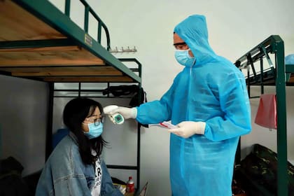 Se sabe que las vacunas pueden impedir que una persona se enferme de covid-19, pero todavía no está claro si evitan la infección
