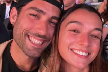 Se sacó una selfi con su novia en un concierto y horas más tarde se percató quién estaba detrás suyo