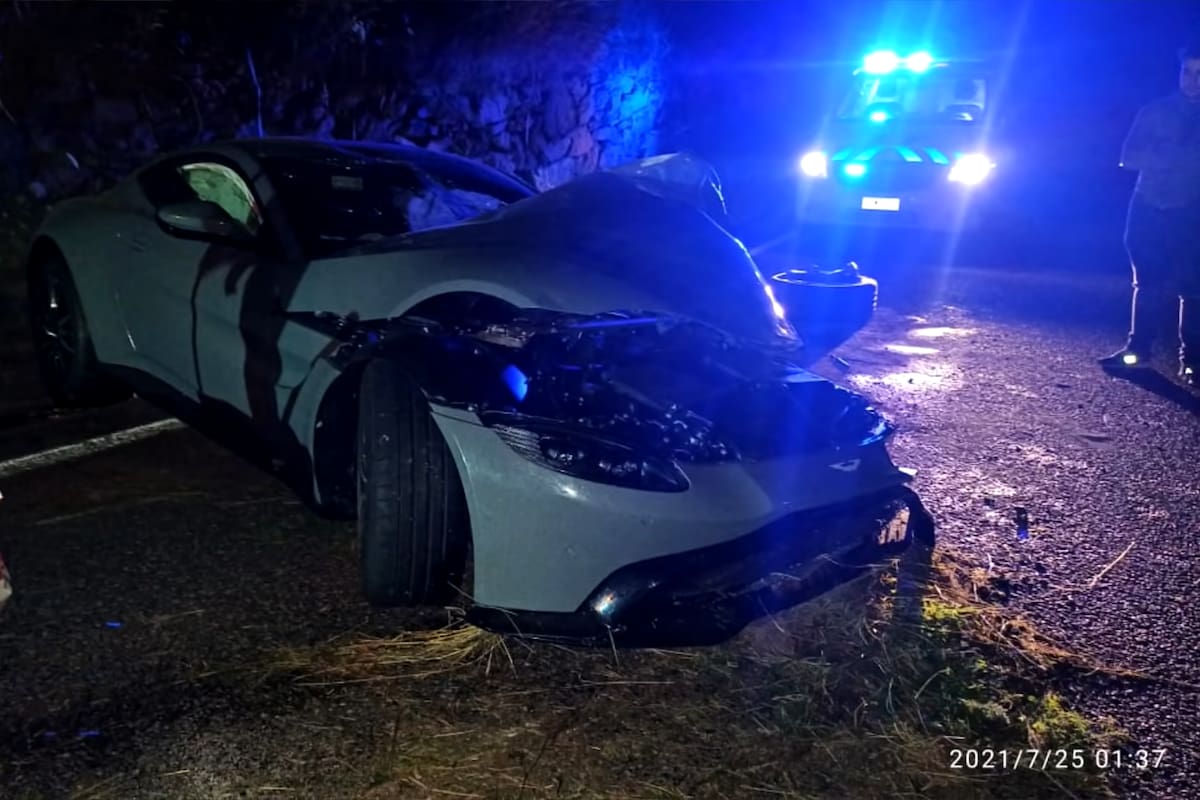 Se salvó de milagro. El youtuber viajaba con su novia al momento del accidente.