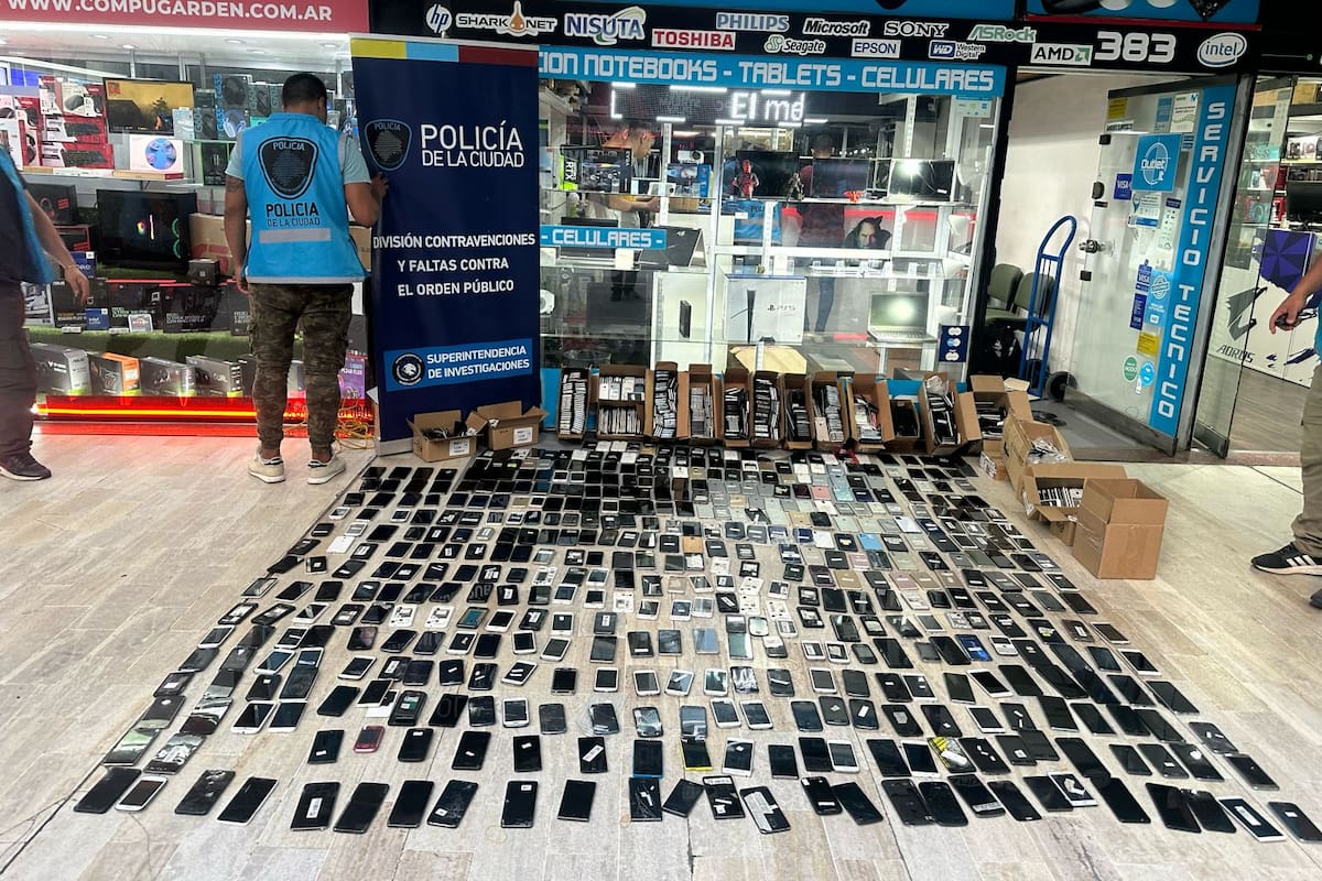 Se secuestraron más de 1000 celulares en siete locales porteños
