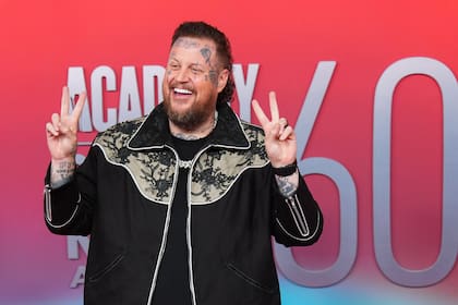 Se siente bien ser Jelly Roll, y ahora está listo para ganar un Grammy.