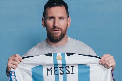 Se subastarán seis de las camisetas, incluso la de la final, que utilizó Lionel Messi durante el Mundial Qatar 2022