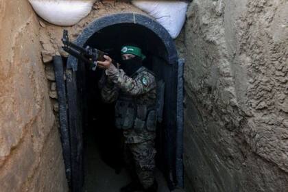 Se teme que los rehenes israelíes estén retenidos dentro de la red de sótanos y túneles subterráneos de Gaza