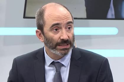 Se trata de Esteban Greco, titular de Defensa de la Competencia; lo acusan de haber asesorado a ambas empresas entre 2009 y 2014