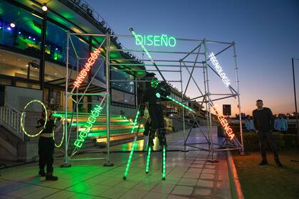 Se trata de la primera empresa en fabricar perfiles de PVC en el país, la misma que se expandió primero a toda Latinoamérica y con sus nuevas filiales apunta, cambio de nombre mediante, al desembarco en los mercados de Estados Unidos y Europa.