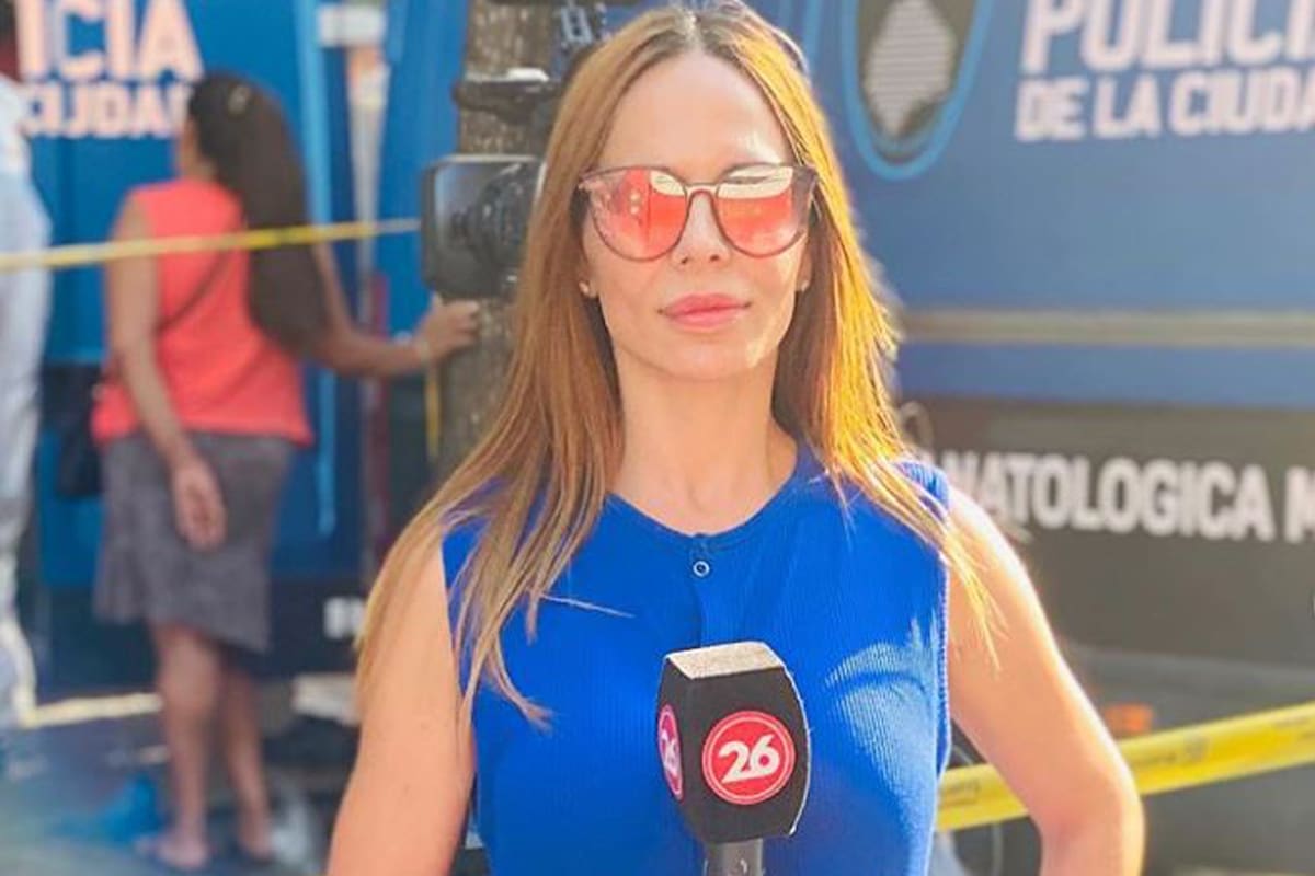 Se trata de Melisa Zurita, quien conduce un noticiero de la señal televisiva