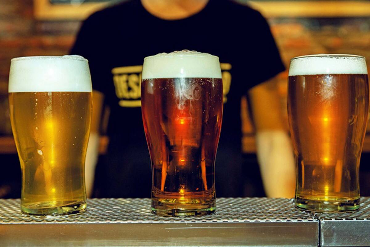 Se trata de una cerveza de sabor amargo y alto contenido alcohólico; su origen está en Inglaterra