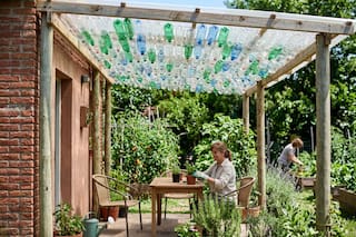 Las botellas de plástico usadas esconden una gran oportunidad para redecorar tu hogar: por qué son fundamentales