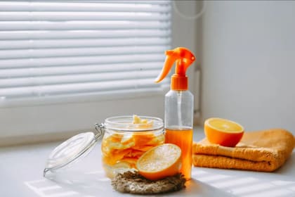 Se trata de una preparación sencilla y muy eficaz para la limpieza del hogar