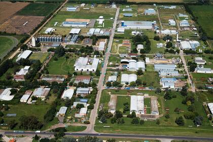 Se trata del derecho real de superficie, que otorga una concesión máxima de 70 años para disponer del espacio sin que el Estado se desprenda de la propiedad