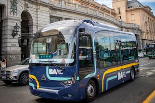 El bus eléctrico de Buenos Aires extendió su recorrido y ahora llega hasta la Terminal de Cruceros Quinquela Martín
