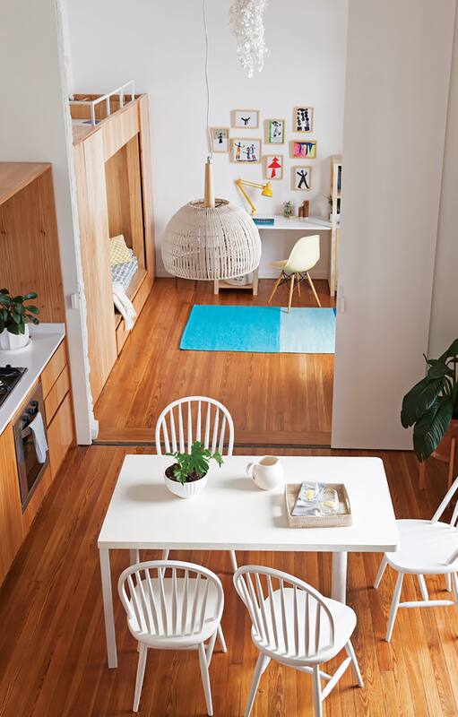 Se trataba de potenciar un PH clásico. Bastó con una idea abre-puertas, un mueble que avanza en línea recta resolviendo todas las funciones… y misión cumplida