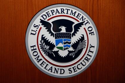Se utilizarán los recursos de verificación de antecedentes del Departamento de Seguridad Nacional (DHS) y de otras agencias para fortalecer las verificaciones de inmigración