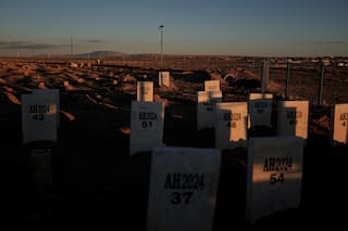 Se vacía campamento en Siria vinculado a presuntas familias del EI al partir último convoy