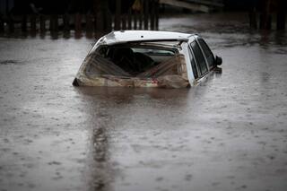 Las inundaciones en Porto Alegre alcanzan un nuevo récord y Lula cancela un viaje por la crisis
