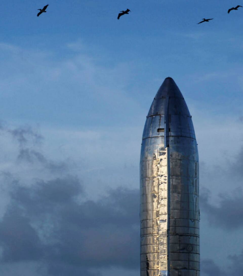 Se ve un prototipo de la nave espacial Starship de SpaceX, la empresa fundada por Elon Musk, en Boca Chica, Texas