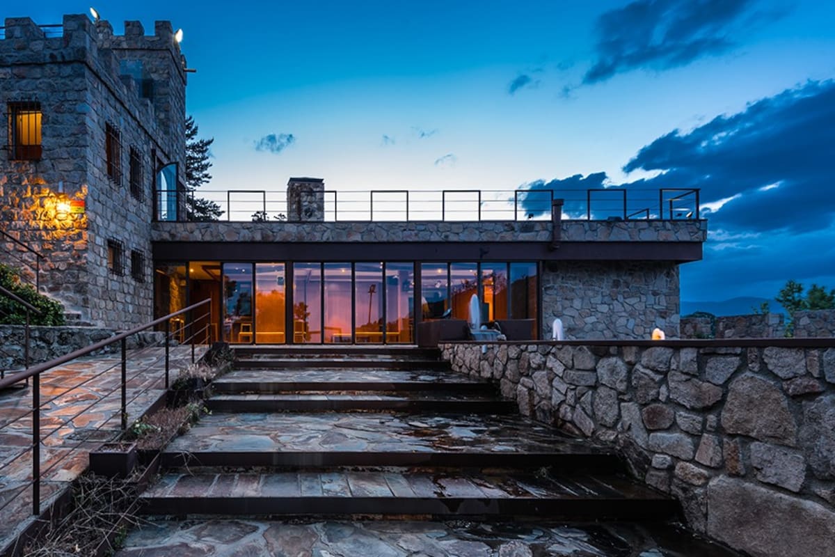 Se vende un castillo europeo remodelado, ubicado a una hora de Madrid