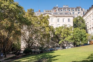 Venden un departamento de lujo en el edificio donde vivieron Bioy Casares y Silvina Ocampo