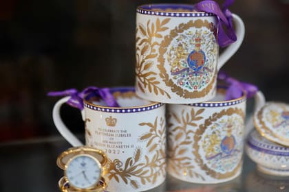 Se venderán 10.800 platos y tazas conmemorativos del Jubileo de Platino de la reina Isabel II