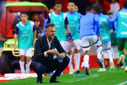 Se verá cuánto repercute este escándalo en la vida de Martín Demichelis al mando de Rayados de Monterrey: el plantel parece no apoyarlo.