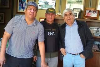 Pasan a disponibilidad a un gendarme que se sacó fotos con Pablo y Hugo Moyano