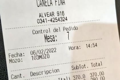 Se viralizó un ticket en Rosario que causó revuelo entre los usuarios de Twitter (Foto: Twitter)