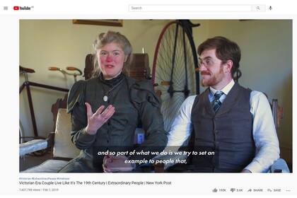 Se visten y viven como en otras épocas