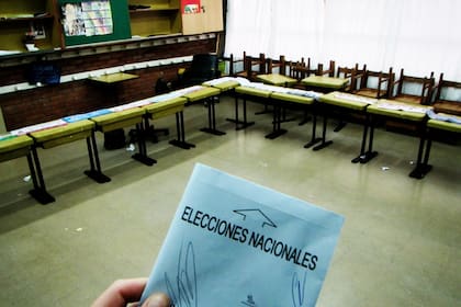 Se vota hoy por las PASO presidenciales, si bien se desarrollan con normalidad, en algunas escuelas faltan boletas y se registran largas colas
