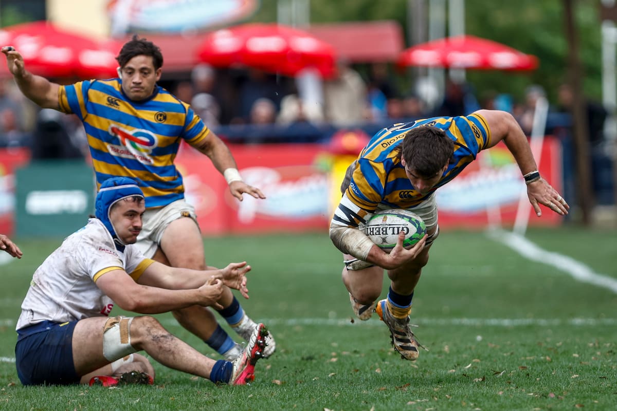 Se zambulle Nicolás D’Amorim, ante la frustración de Valentín Sanguinetti y con seguimiento de Franco Diviesti; Hindú fue muy superior a Regatas Bella Vista y se perfila semifinalista del Top 14 de URBA.