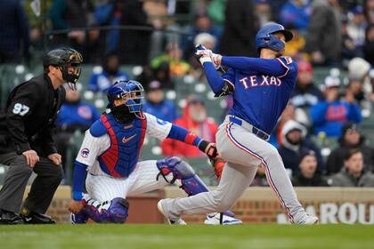 Seager conecta dos jonrones y Rangers evitan barrida en Chicago al vencer 6-2 a Cachorros