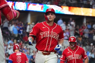 Seager pega jonrón en su regreso, Higashioka también y Rangers vencen 3 a 2 a Guardianes