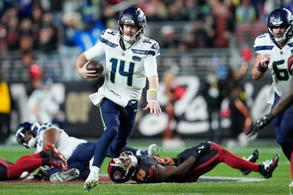Seahawks confían en Sam Darnold tras su mal debut en los playoffs la temporada pasada
