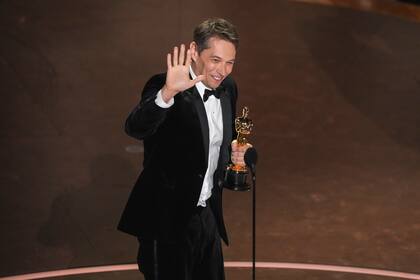 Sean Baker lleva el Oscar a mejor dirección por "Anora", la ganadora de la noche