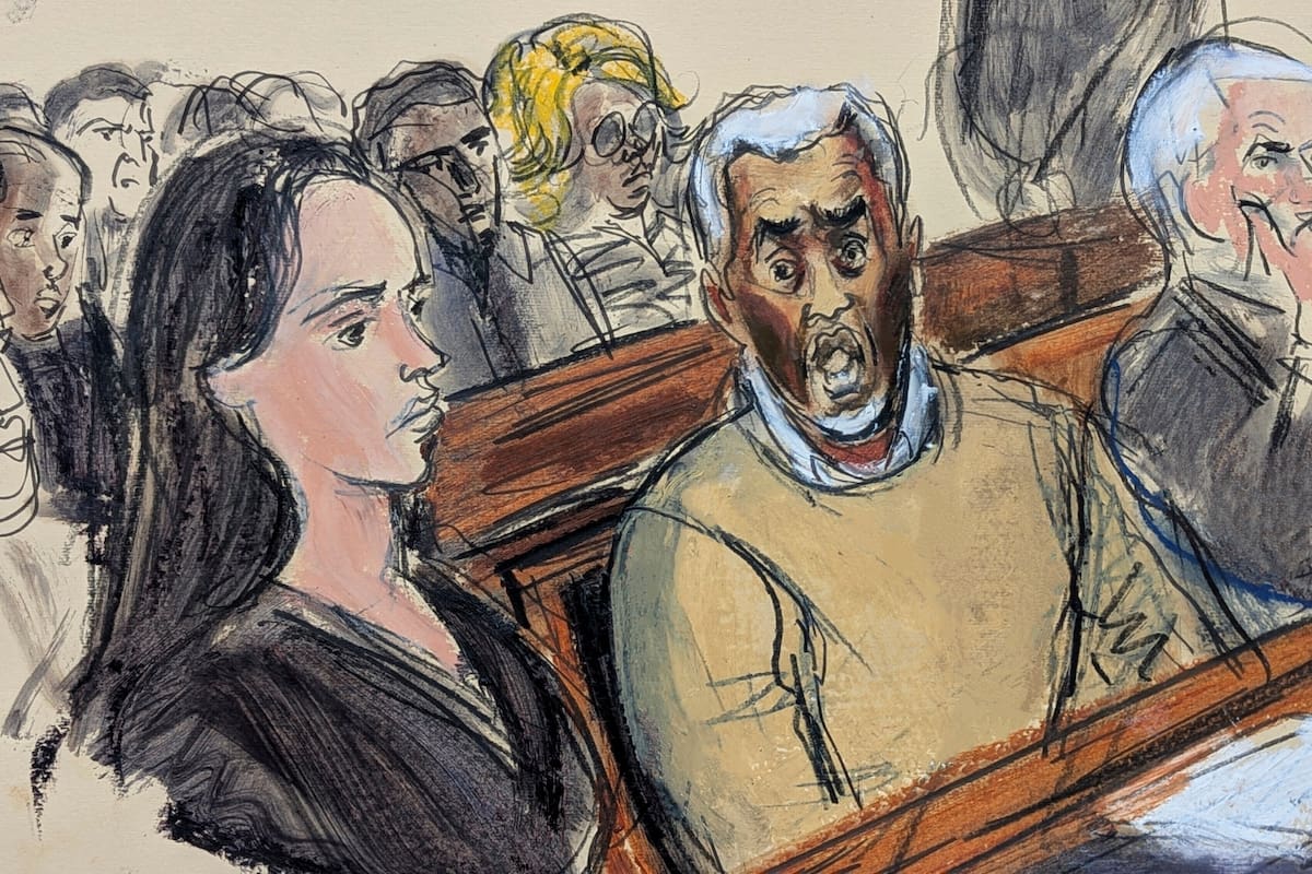 Sean "Diddy" Combs, sentado entre sus abogados defensores, en los tribunales de Manhattan en Nueva York