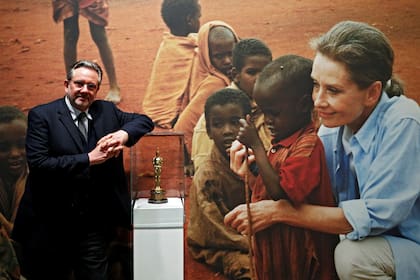 Su hijo mayor, Sean Hepburn Ferrer, recordando el legado social de su madre