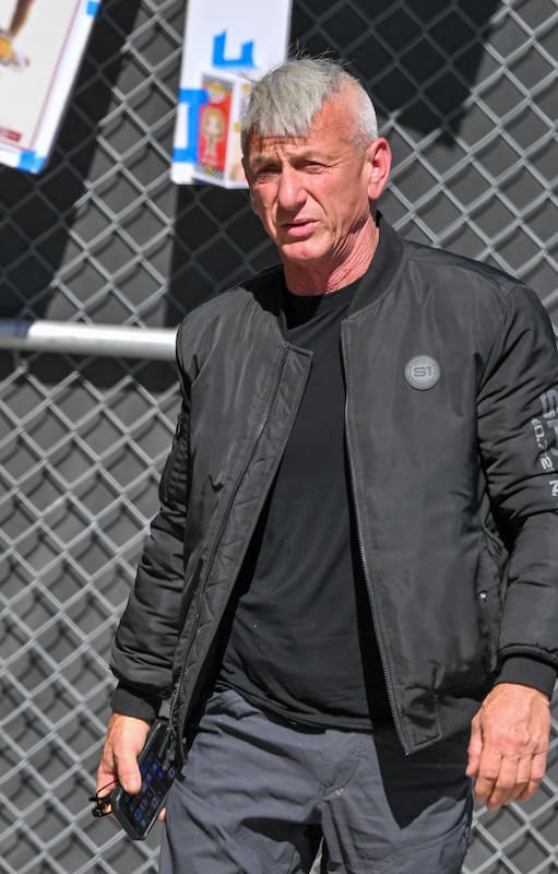 Sean Penn en Los Angeles, llegando a la grabación del late night show "Jimmy Kimmel Live!" el jueves 13