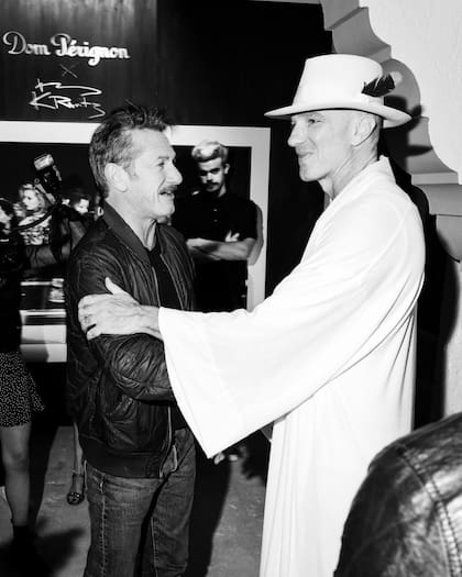 Sean Penn junto al anfitrión