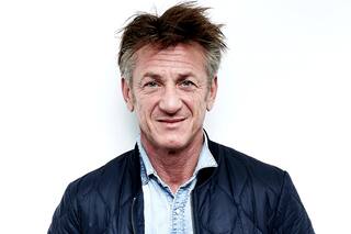 Sean Penn asegura que hay "genes cobardes" que llevan a los hombres a usar pollera
