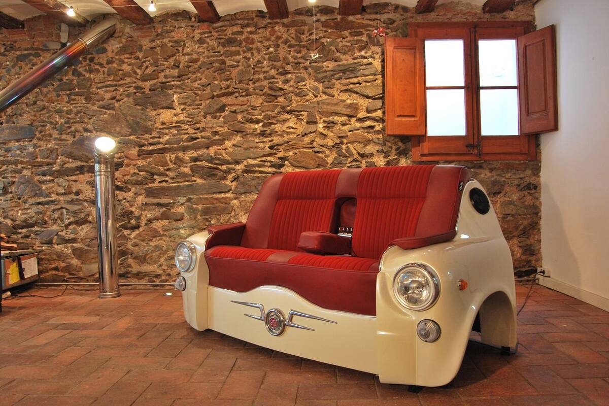 Seat reconvirtió un chasis para hacer un sillón