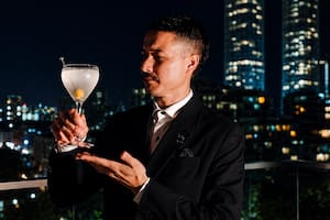 Bartenders explican cómo pedir “el rey de los cócteles” lejos del error de James Bond que lo puso de moda y hoy vuelve a las barras