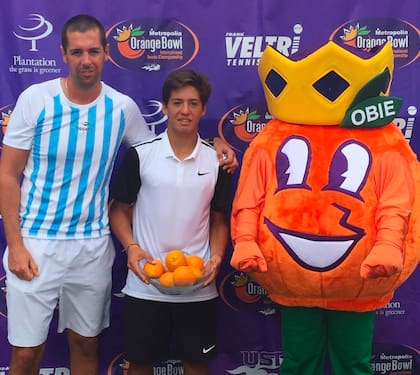 Sebastián Báez ganó el Orange Bowl en la categoría Sub 16, en 2015; Gutiérrez, por entonces integrante de Desarrollo de la AAT, lo acompañó como coach