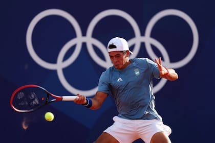 Sebastián Báez se quedó con el primer set ante Benjamin Hassan del Líbano. (Photo by Matthew Stockman/Getty Images)