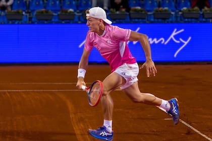 Sebastián Báez sigue adelante en Bucarest