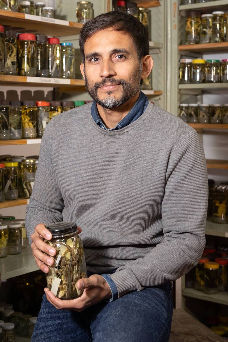 Sebastián Barrionuevo, biólogo y curador de la Colección de Herpetología de la fundación.