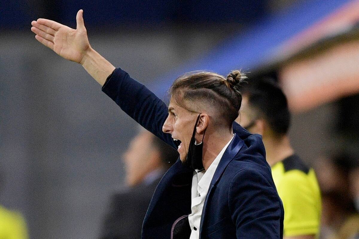 Sebastián Beccacece en el encuentro frente a Boca Juniors.