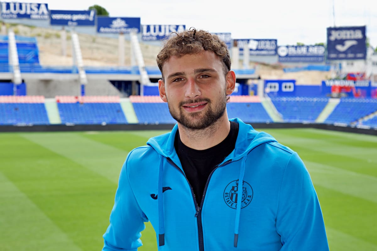 Sebastián Boselli y, de fondo, el Coliseum Alfonso Pérez, el coqueto estadio donde juega Getafe, su actual equipo, en la liga española